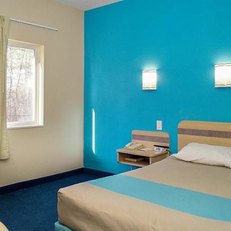 Motel 6-Peterborough, On المظهر الخارجي الصورة