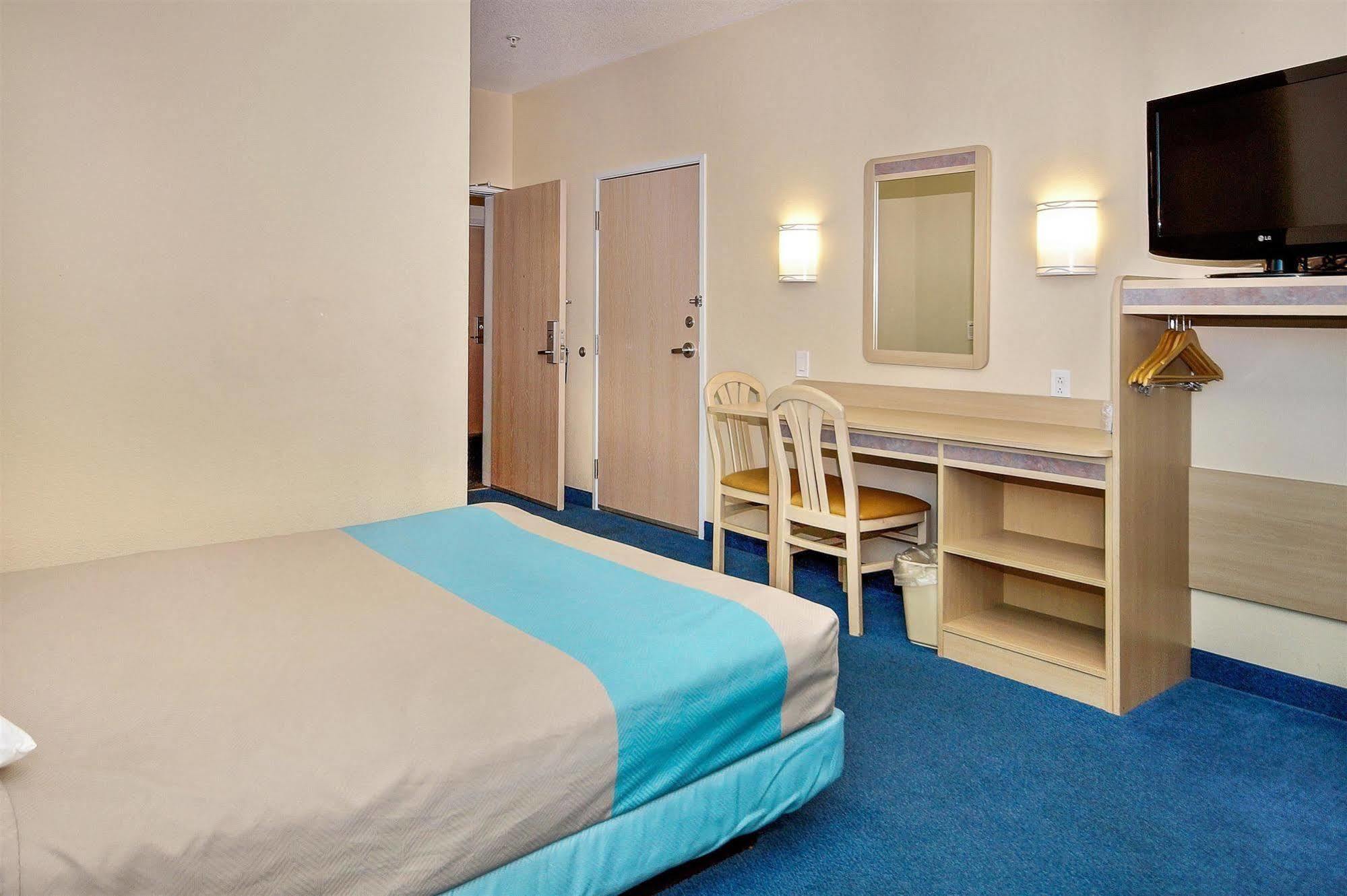 Motel 6-Peterborough, On المظهر الخارجي الصورة